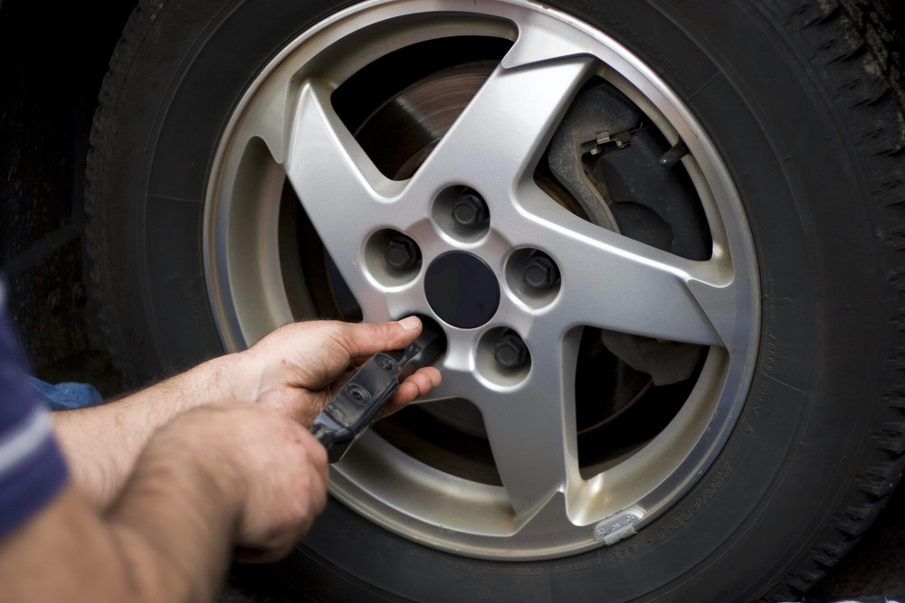 4 Car Maintenance Tasks Every Car Owner Should Learn to Do